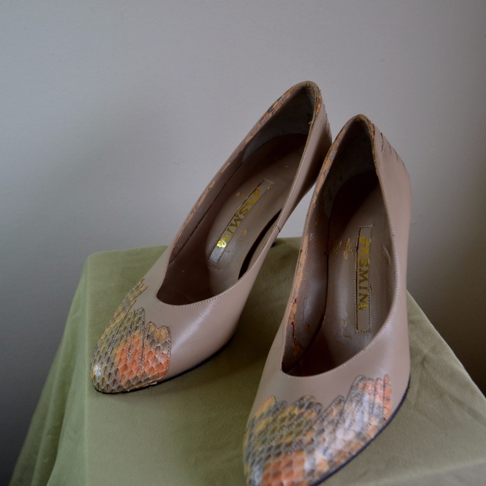 Vintage Jasmin Snakeskin accented Shoes